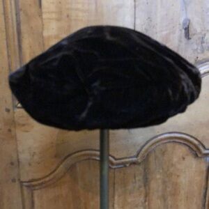 ❄️VERY VINTAGE - DARK BROWN VELVET BERET STYLE❄️